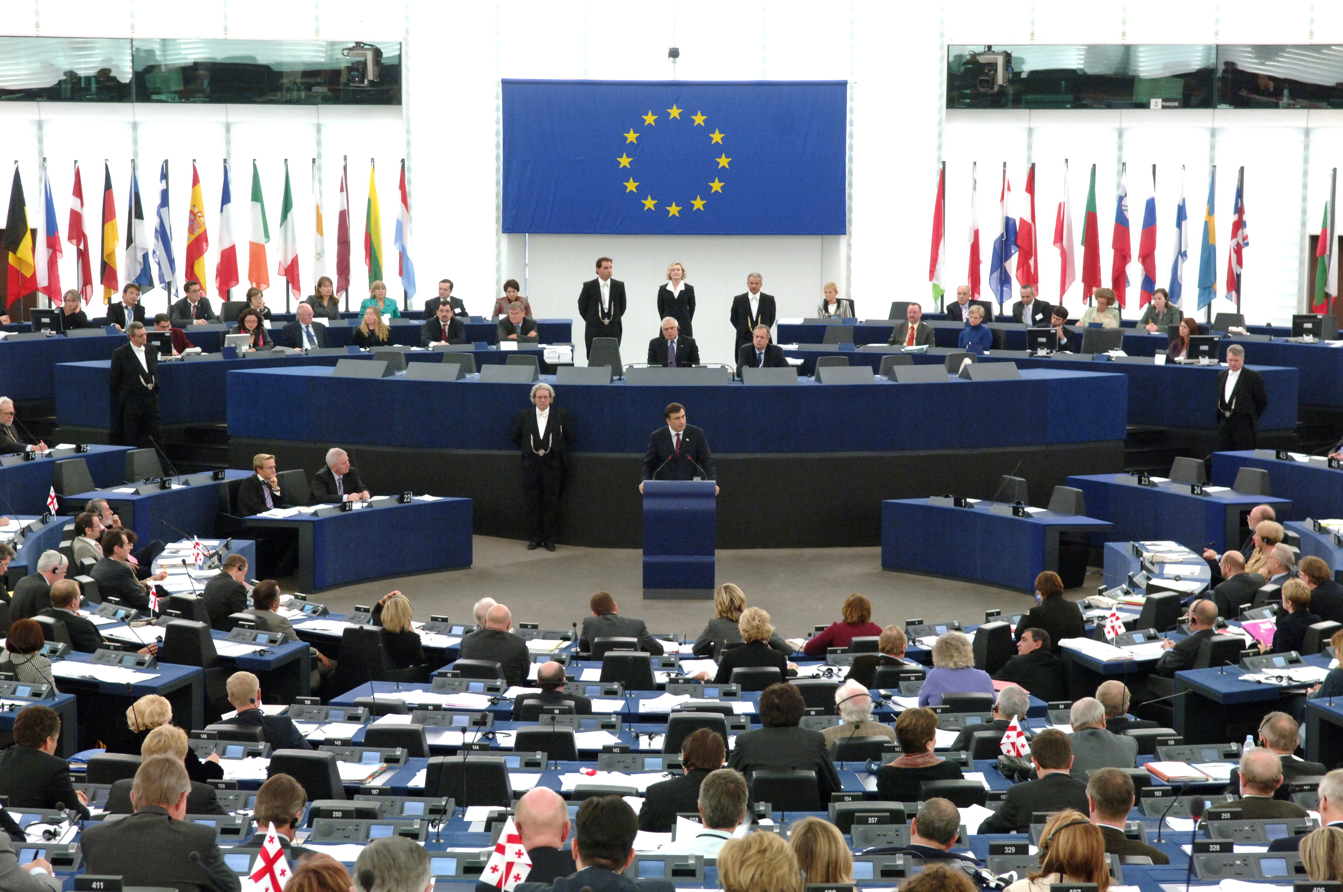 Aprueba Parlamento Europeo retirar cargos contra Snowden - 2015-09-09