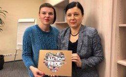 EK Komisarė: „Niekas nepralaimės, jei LGBTI asmenys turės lygias galimybes“