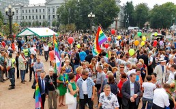JAV šokiruota: Lietuvos parlamentas kėsinasi uždrausti gėjų paradus 480041_10151754757234650_1343451946_n