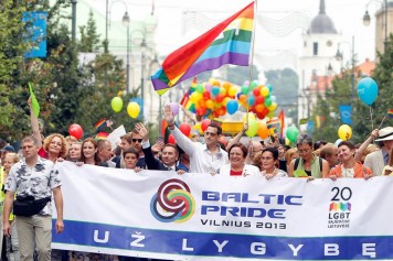 521888_10151754756454650_1908279929_n