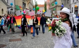 Slovėnijos parlamentas svarsto vienalytės santuokos įstatymo projektą
