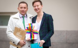 Asociacijos LGL atstovai perdavė peticijos „KEISK!“ parašus LR Prezidentei
