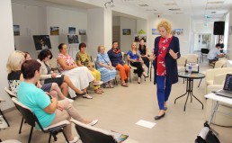 „Įvairovės veidai“ lankėsi Šilutėje: vyko diskusija su M. Jankauskaite IMG_1840