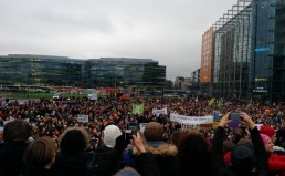 Suomijos parlamentas per pirmąjį balsavimą pritarė santuokos lygybės įteisinimui Parlamento aikštė