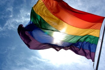 Rainbow_flag_and_blue_skies-356×236