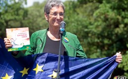 EP narė Ulrike Lunacek: „Jei Kristus gyventų dabar, dalyvautų „Baltic Pride“