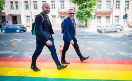 Vilnius ruošiasi „Vaivorykštės dienoms“: pėsčiųjų perėja nudažyta LGBT vėliavos spalvomis