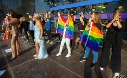 Rusijos pasirodymo „Eurovizijoje“ metu plevėsavo vaivorykštės spalvų vėliavos