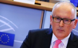 EK pirmasis vicepirmininkas: „Visos valstybės narės privalo įteisinti santuokos lygybę“ Timmermans