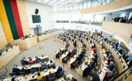 Seimas priėmė įstatymą, diskriminuojantį tos pačios lyties šeimas