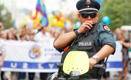 28 arrested after protesters throw eggs at Baltic Pride BHD-72090
