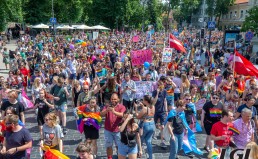 Thousands call for end to Northern Irish gay marriage ban at Belfast Pride